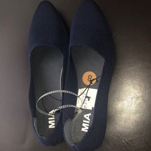 New ! Never worn navy blue flats